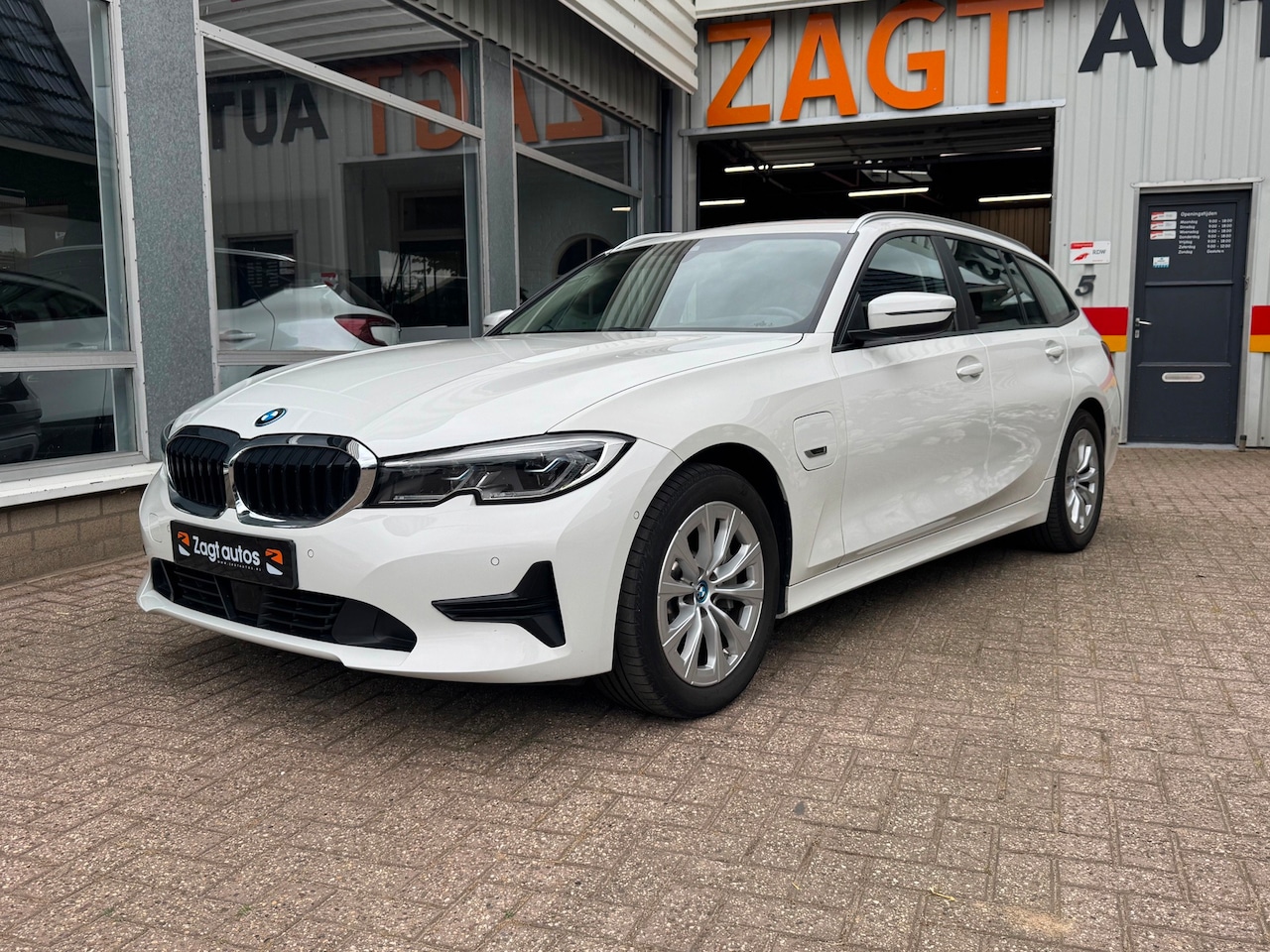 BMW 3-serie Touring - 330e Business Edition Plus 330e Business Edition Plus - AutoWereld.nl