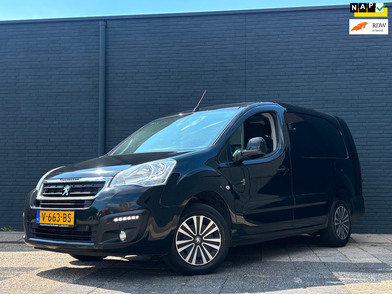 Peugeot Partner - 122 1.6 BlueHDi 100 L2 Première S&S | AUT. | Verlengd Model - AutoWereld.nl
