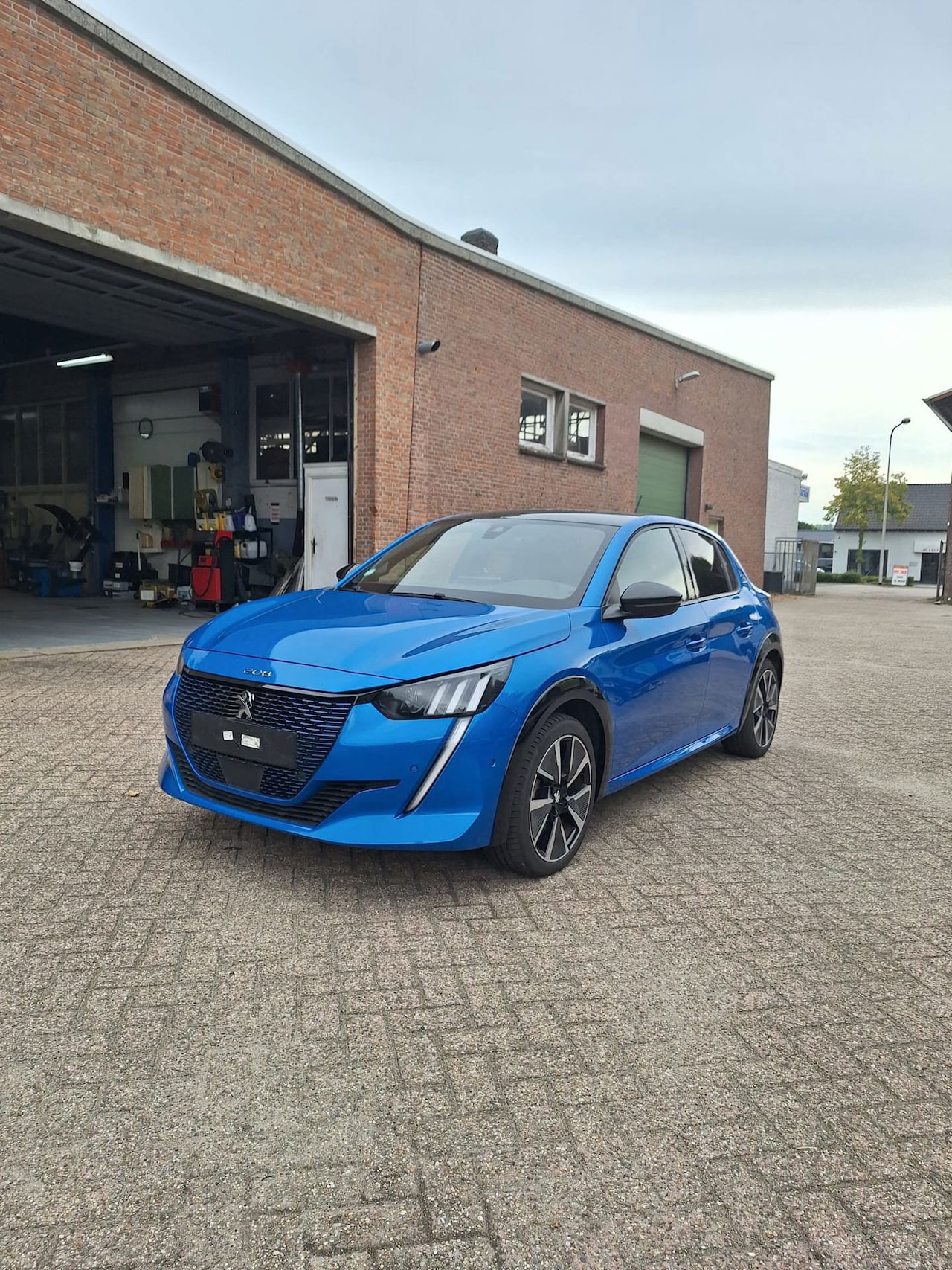 Peugeot e-208 - | 11kW | Warmtepomp | ACC | Camera | Stoelverwarming - AutoWereld.nl