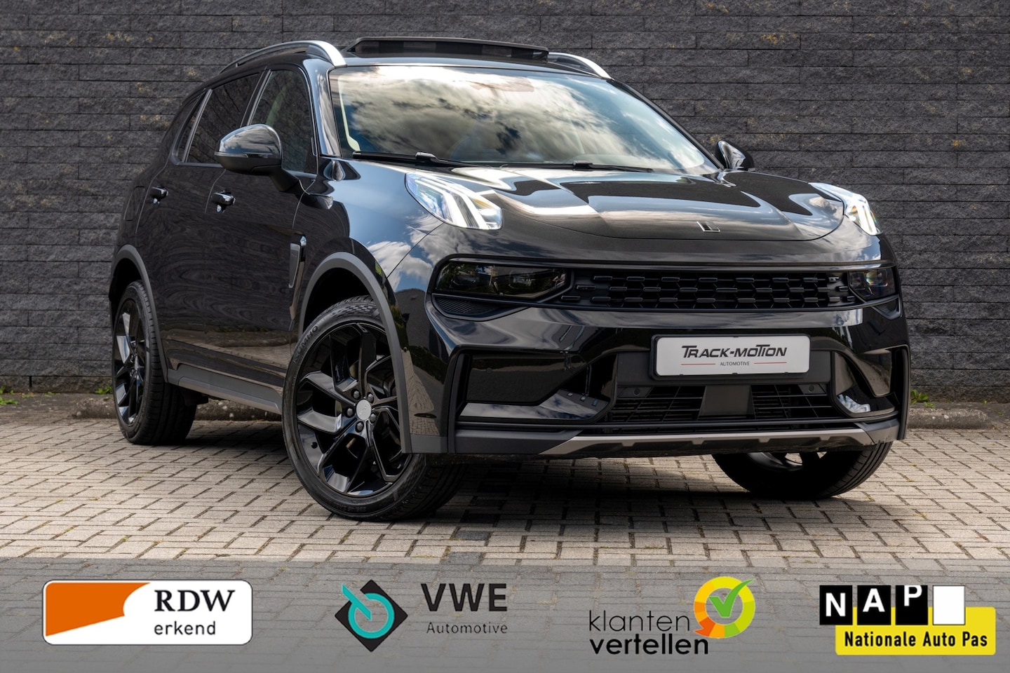 Lynk & Co 01 - 1.5 panoramadak Black & Black edition - AutoWereld.nl