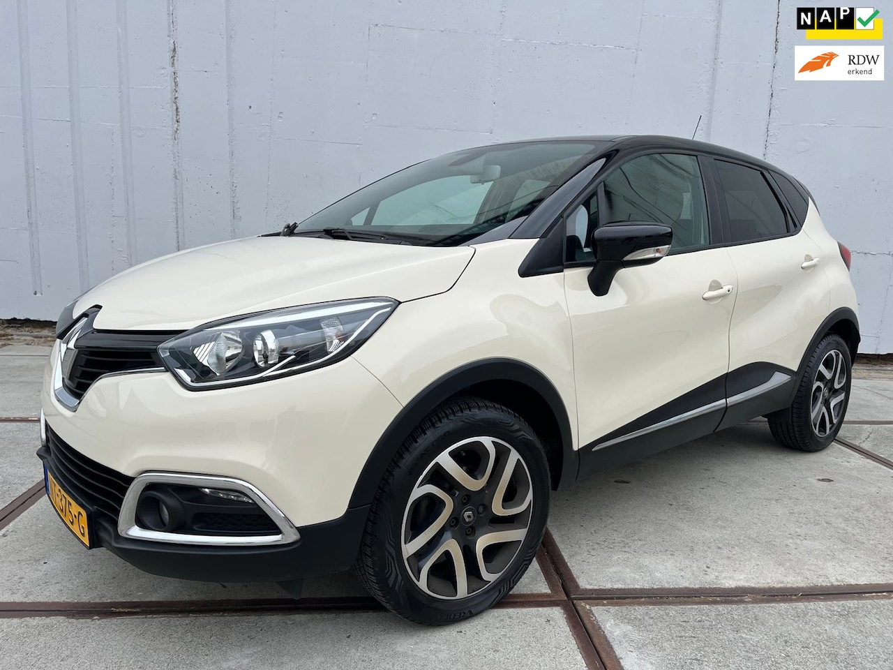 Renault Captur - 0.9 TCe 90 pk Dynamique Airco - trekhaak * cruise control * bluetooth * cruise control * n - AutoWereld.nl