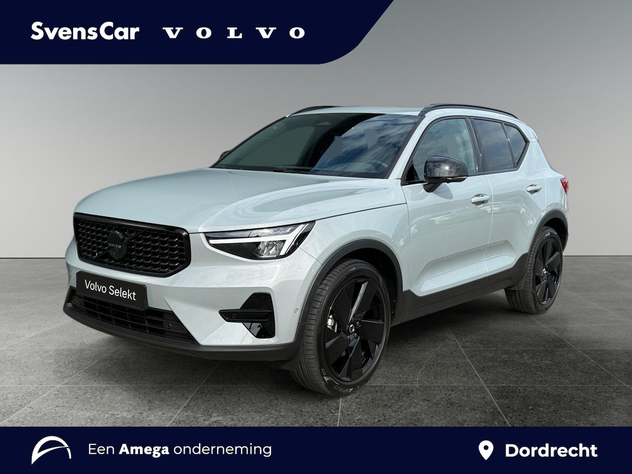 Volvo XC40 - 2.0 B4 Plus Black Edition | Panoramadak | Keyless Entry | Trekhaak | 360 camera | Stoelver - AutoWereld.nl