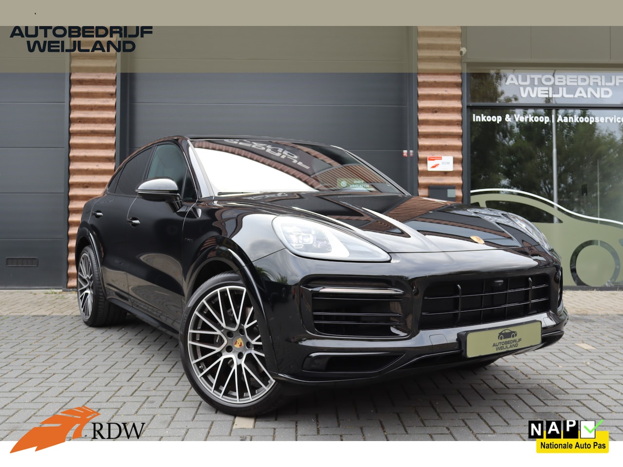 Porsche Cayenne Coupé - 3.0 E-Hybrid Black Edition Platinum 462PK NIEUWSTAAT 1STE EIG. SOH 99% I NL-auto I 360 Cam - AutoWereld.nl