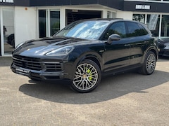 Porsche Cayenne - 3.0 E-Hybrid Platinum Edition | PANORAMADAK | TREKHAAK | BOSE | LUCHTVERING |