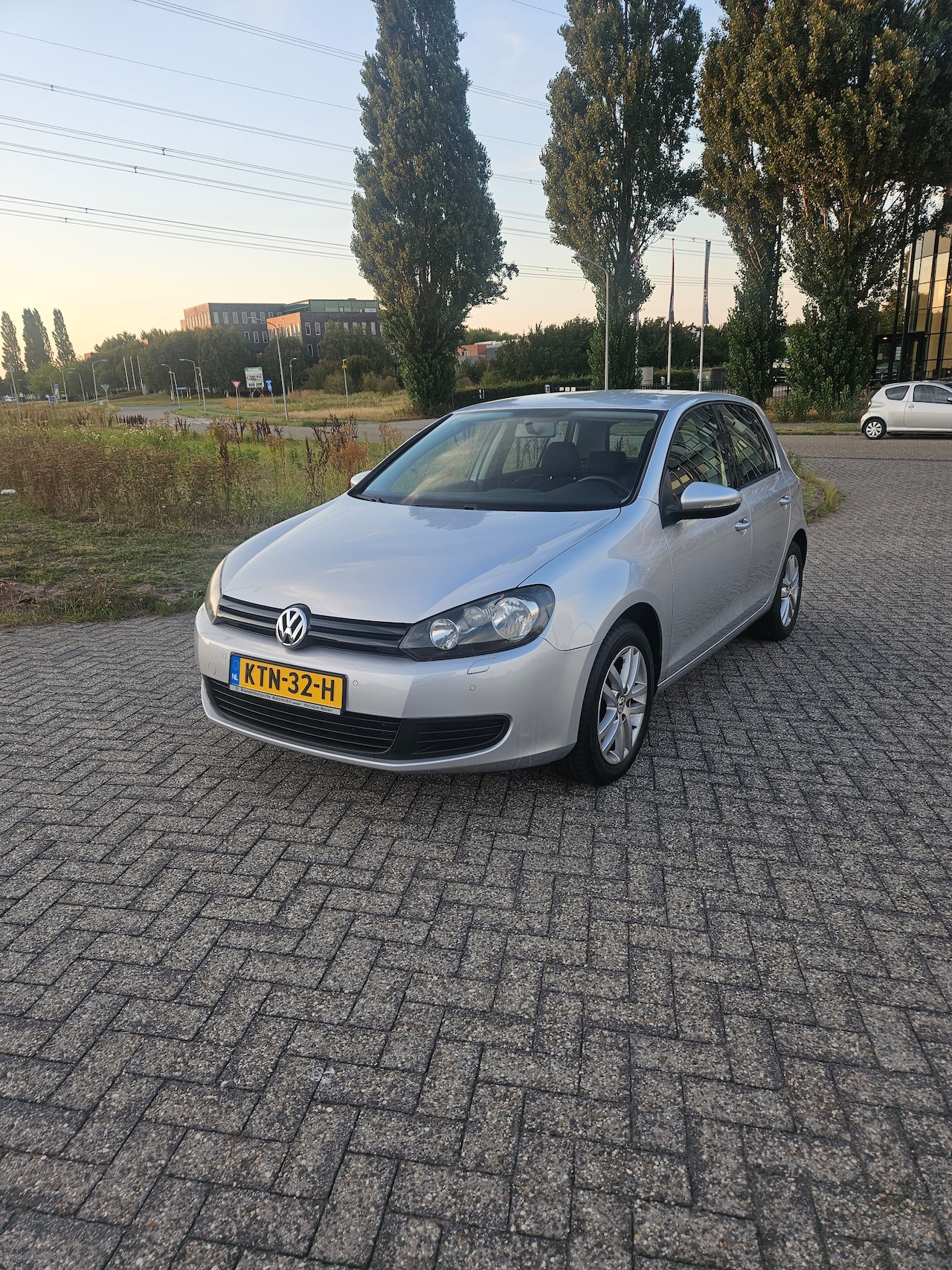 Volkswagen Golf - 1.2 TSI Trendline BlueMotion Golf 6 1.2 TSI Hele nette Golf VI met zeer lage kilometerstand! Deze golf is voorzien va - AutoWereld.nl