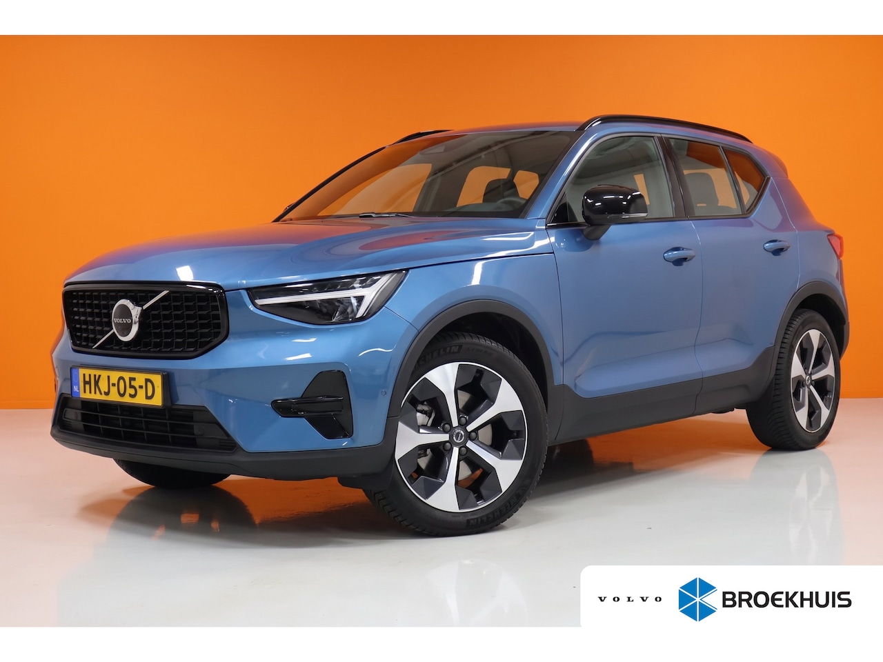 Volvo XC40 - 2.0 B4 Plus Dark | Fjord Blue | Trekhaak | Harman Kardon | - AutoWereld.nl