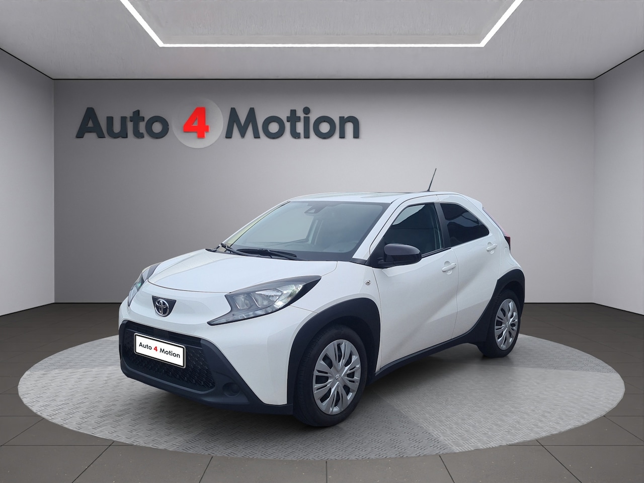 Toyota Aygo X - 1.0VVT-i MT Play LED I MULTIMEDIA I CAMERA I CR-CONTROL - AutoWereld.nl