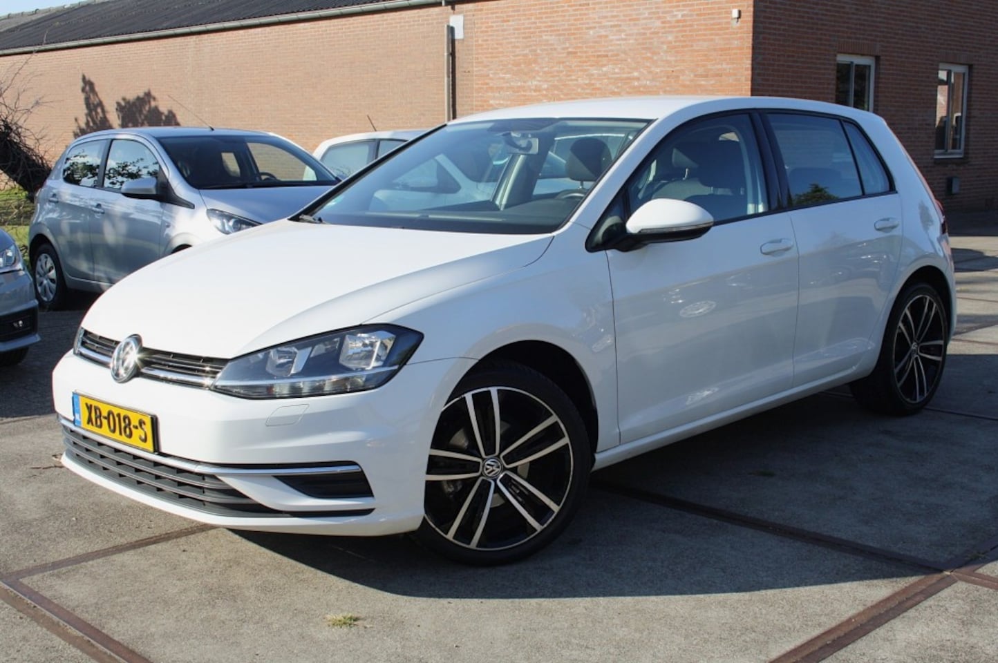 Volkswagen Golf - 1.0 TSI / DSG / Carplay / Cruise Cntrl. - AutoWereld.nl