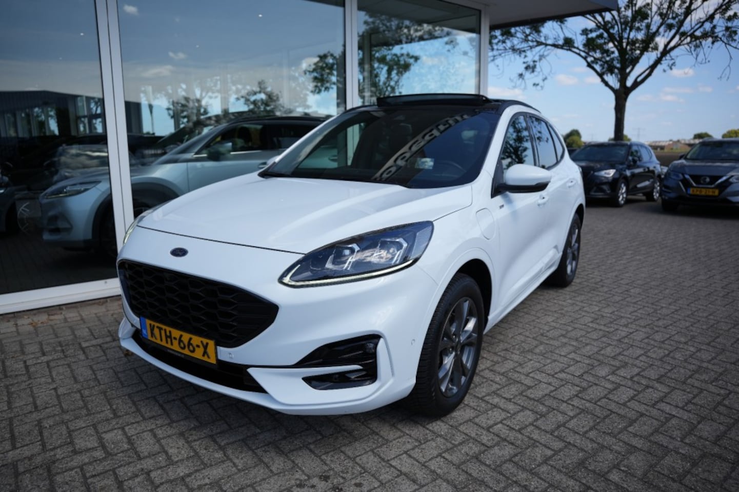 Ford Kuga - 2.5 PHEV ST-LINE X .Carplay, Pano, Trekhaak - AutoWereld.nl