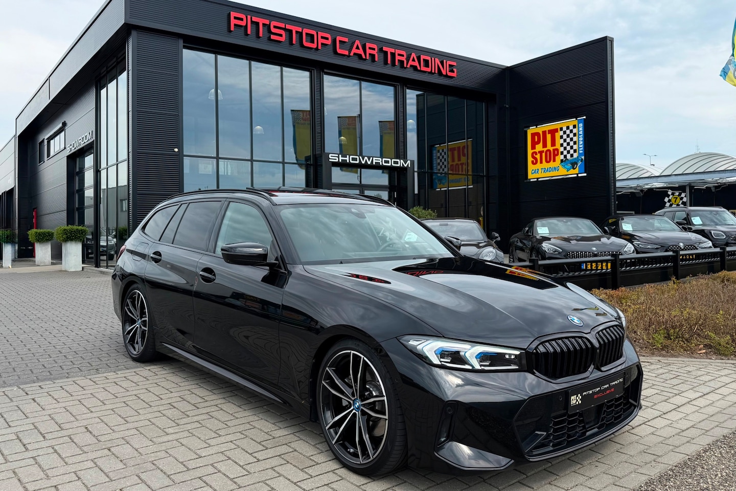 BMW 3-serie Touring - 330e xDrive 330e xDrive, M-Sport, Pano, HUD, Adaptive Cruise, Dealer Onderhouden, - AutoWereld.nl