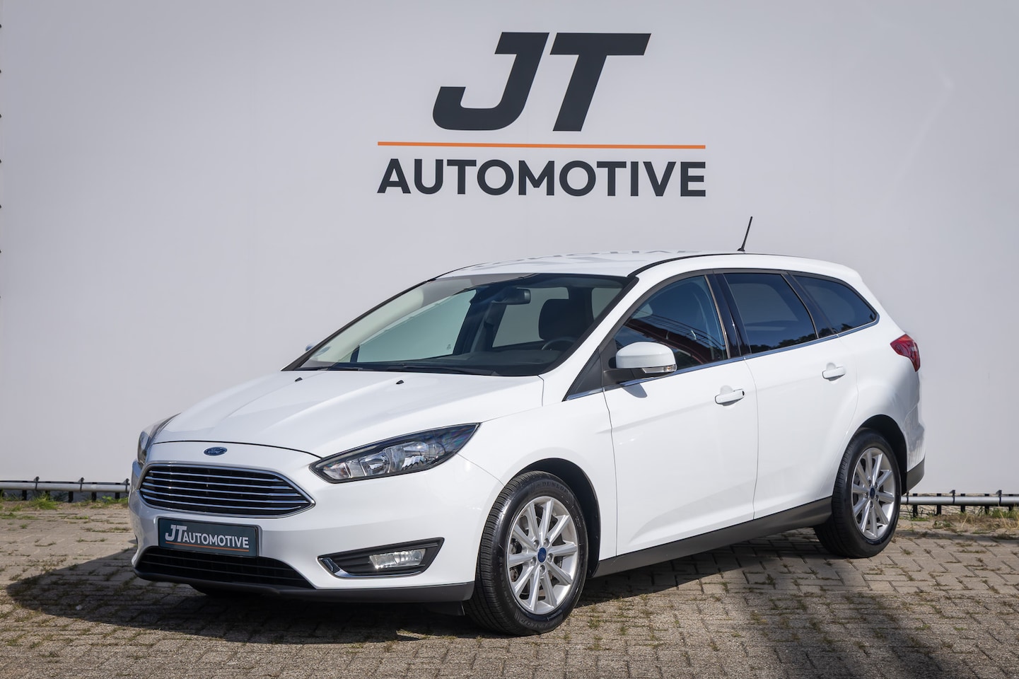 Ford Focus - 1.5 Titanium NlAuto Trekhaak | Stoelverwarming | Sony audio | cruise control | voorruitver - AutoWereld.nl
