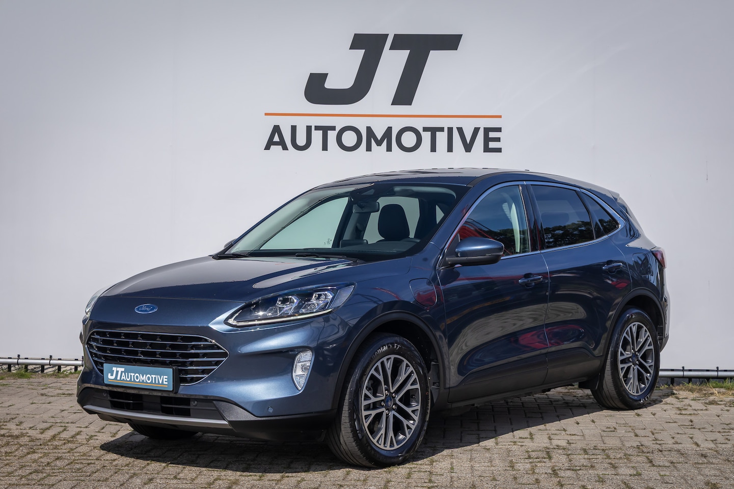 Ford Kuga - 2.5 PHEV Titanium X plug in hyb Stoelverwarming | pdc | B&O | Elektrische kofferbak | half - AutoWereld.nl