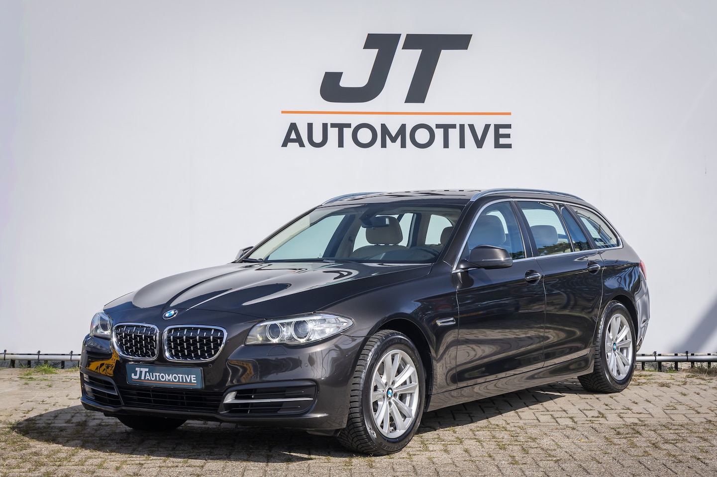 BMW 5-serie - 520I 520i Last minute NLAuto elektrische stoel | pdc | Elektrische kofferbak | cruise cont - AutoWereld.nl