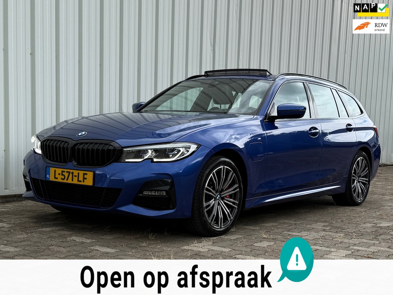 BMW 3-serie Touring - 330e M-Sport Pano Laser Shadow Line G21 - AutoWereld.nl