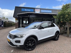 Volkswagen T-Roc - 1.5 TSI DSG Sport|BlackStyle|Pano|White-Silver Met