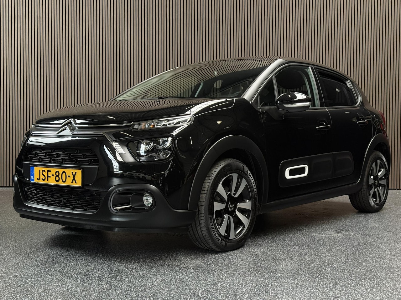 Citroën C3 - 1.2 PureTech Shine | Camera | Carplay | Keyless - AutoWereld.nl