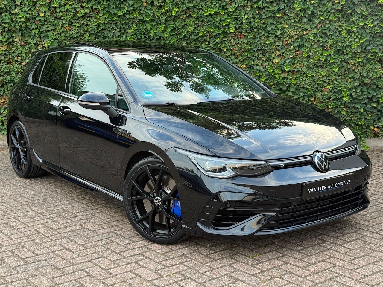 Volkswagen Golf - 2.0 TSI R 4Motion | Pano | Akra | Ventilatie | ACC - AutoWereld.nl