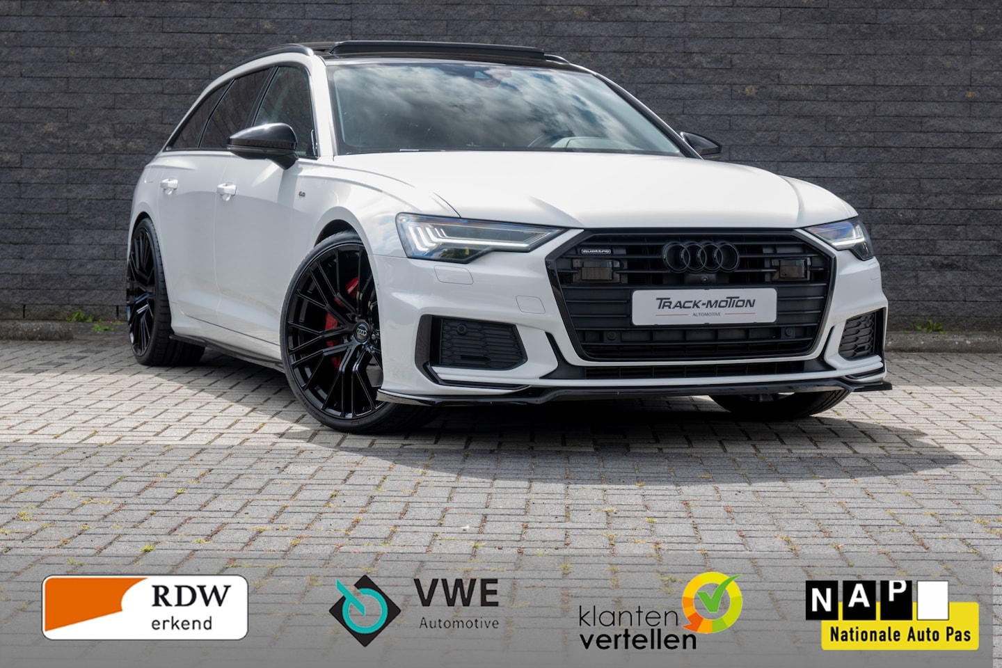 Audi A6 Avant - 55 TFSI e quattro Competition Panoramadak White & Black - AutoWereld.nl