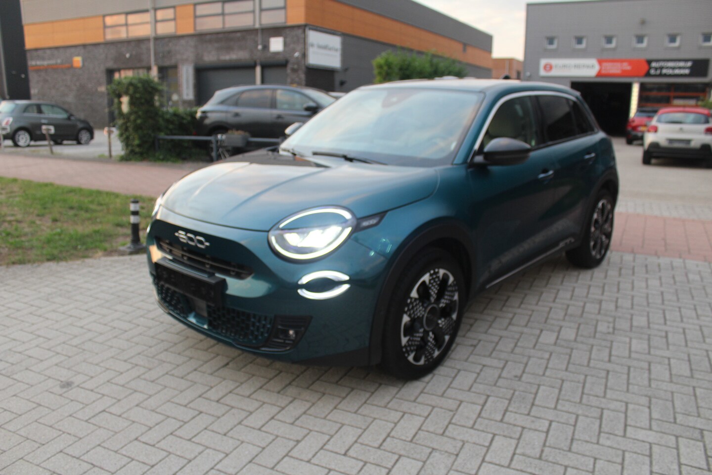 Fiat 600e - La Prima 54 kWh Leder-Clima-Cruise-Navi-Camera-Massage - AutoWereld.nl