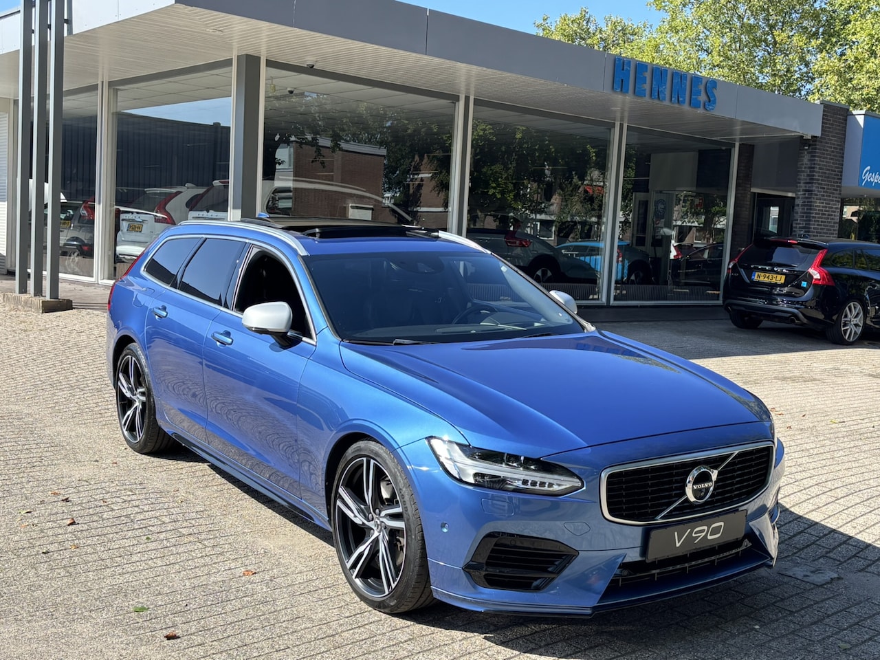 Volvo V90 - T8 AWD R-Design HeadUp MASSAGE Luchtvering 360 DAB Family - AutoWereld.nl
