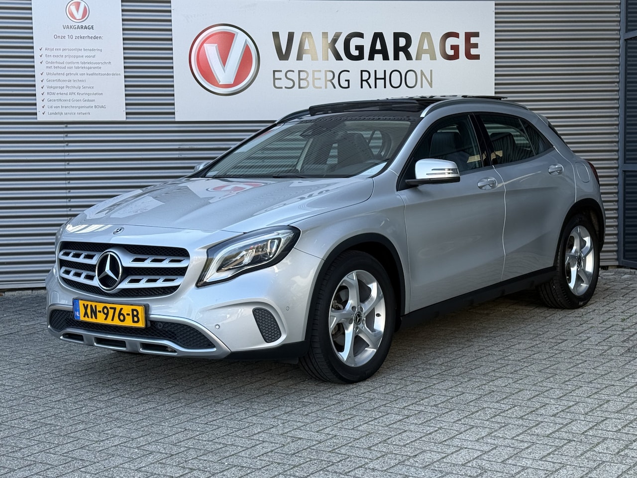 Mercedes-Benz GLA-Klasse - 180 Premium AUTOMAAT,NAVI/CAM,PANO - AutoWereld.nl