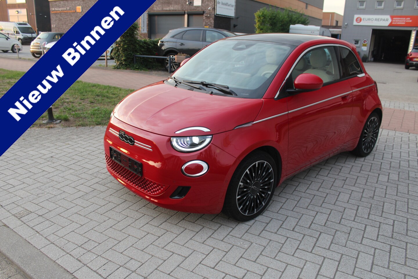 Fiat 500 - La Prima 42 kWh Pano-Clima-Cruise-Led-Navi-Leder-Camera-JBL 6.000 KM !!  SOH 97,6 % - AutoWereld.nl