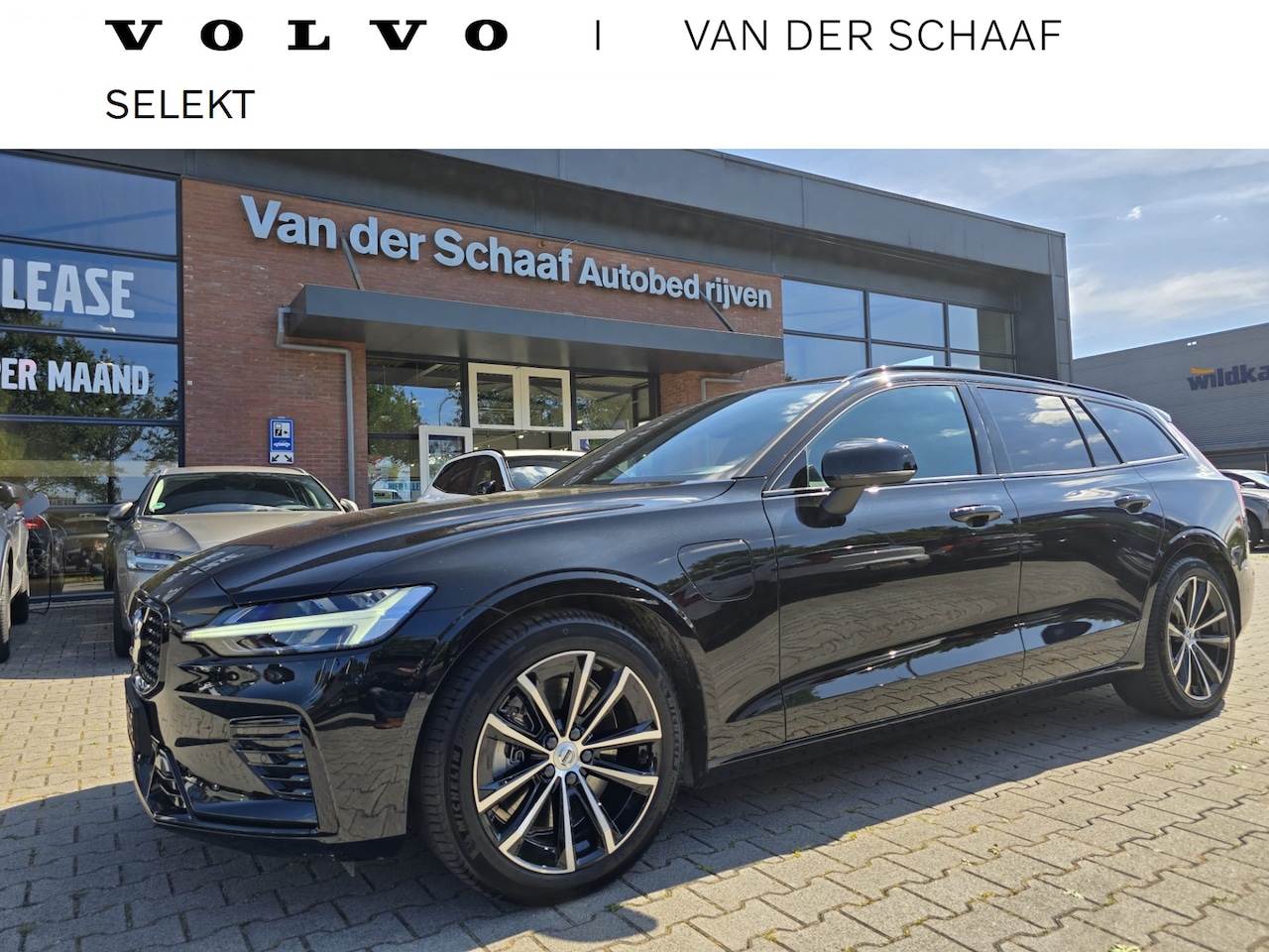 Volvo V60 - 2.0 T8 Plug-in hybrid AWD Plus Dark | Head-up | Schuif/kanteldak | Trekhaak | Pilot Assist - AutoWereld.nl