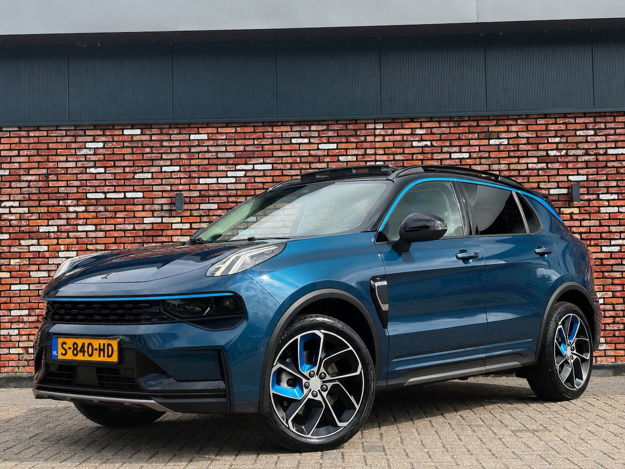 Lynk & Co 01 - 1.5 Pano 360Cam Carplay Led Adap.Cruise Elek.Klep Stoelverw Dealer-Onderhouden! - AutoWereld.nl