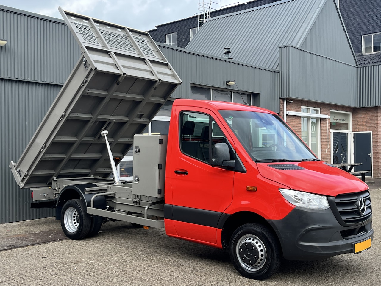 Mercedes-Benz Sprinter - 514 2.2 CDI Kipper Airco Trekhaak 3500kg trekgewicht Telefoonverbinding 3-Persoons Gereeds - AutoWereld.nl