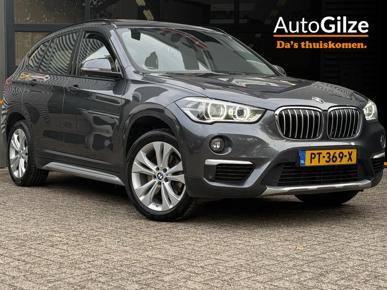 BMW X1 - xDrive20i High Executive l Camera l Panorama dak l Leder l Electrische Klep l Trekhaak - AutoWereld.nl