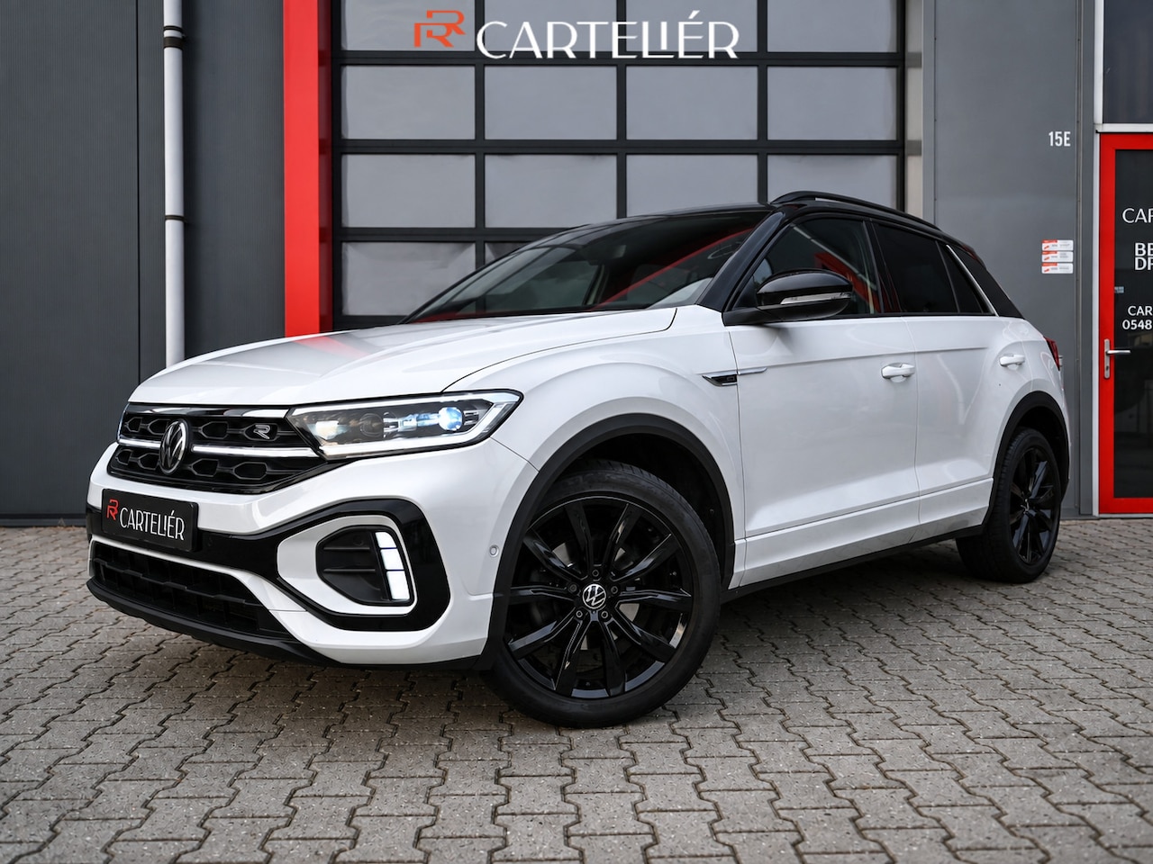 Volkswagen T-Roc - 1.5 TSI R-Line 150 PK Black Line Facelift| Adaptive Cruise | Alcantara | Matrix Led | Digi - AutoWereld.nl