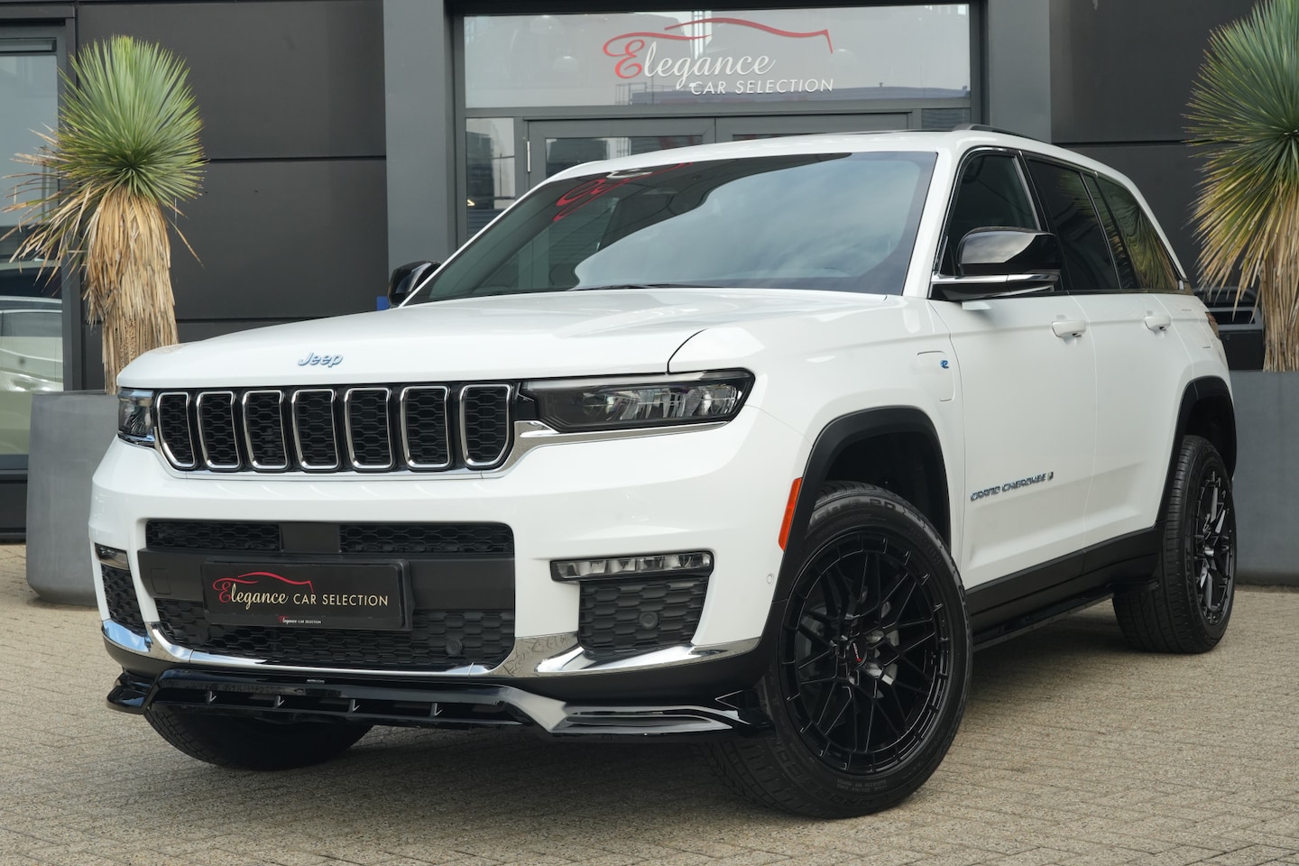 Jeep Grand Cherokee - 2.0 Limited 4xe | 381PK | Maxton Pano | 20" | Keyless | Massage | Ventilatie | Leder | Jee - AutoWereld.nl