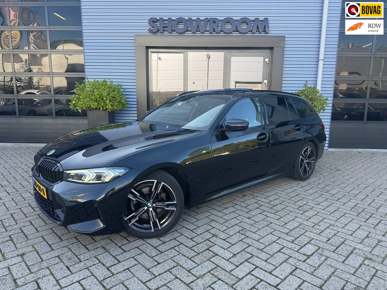 BMW 3-serie Touring - 318i M-Pakket|AUTOMAAT|PANO|HARMAN/KARDON|CAMERA|LEDER/ALCANTARA - AutoWereld.nl