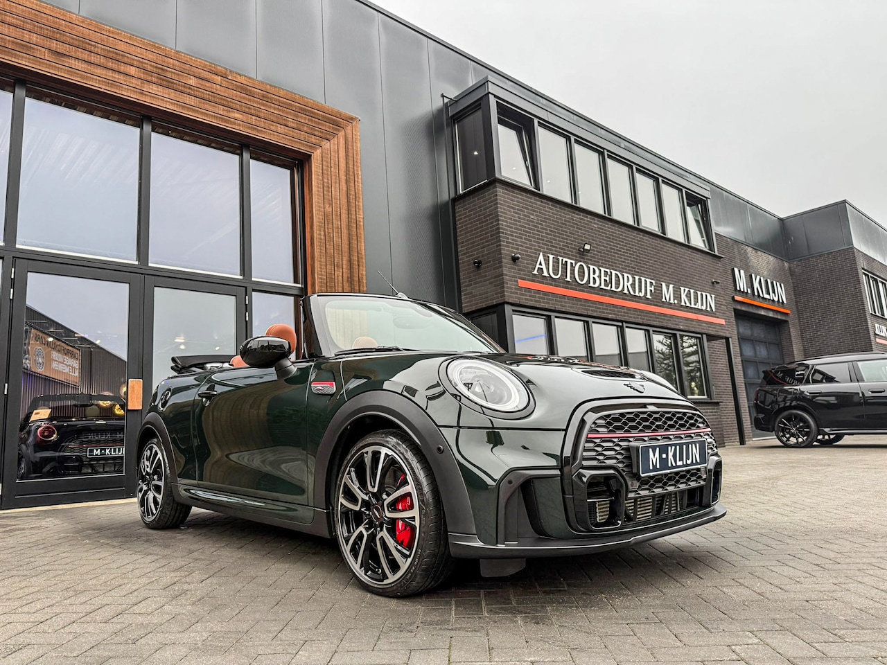 MINI Cabrio - 2.0 John Cooper Works JCW Pack F1 aut 231pk/Chester brown leer/Hk/Camera/Btw/Vol - AutoWereld.nl