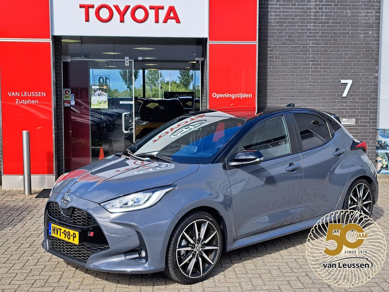 Toyota Yaris - 1.5 Hybrid 130 GR SPORT PANORAMA DAK STOEL/STUURWIELVERWARMING AD-CRUISE - AutoWereld.nl