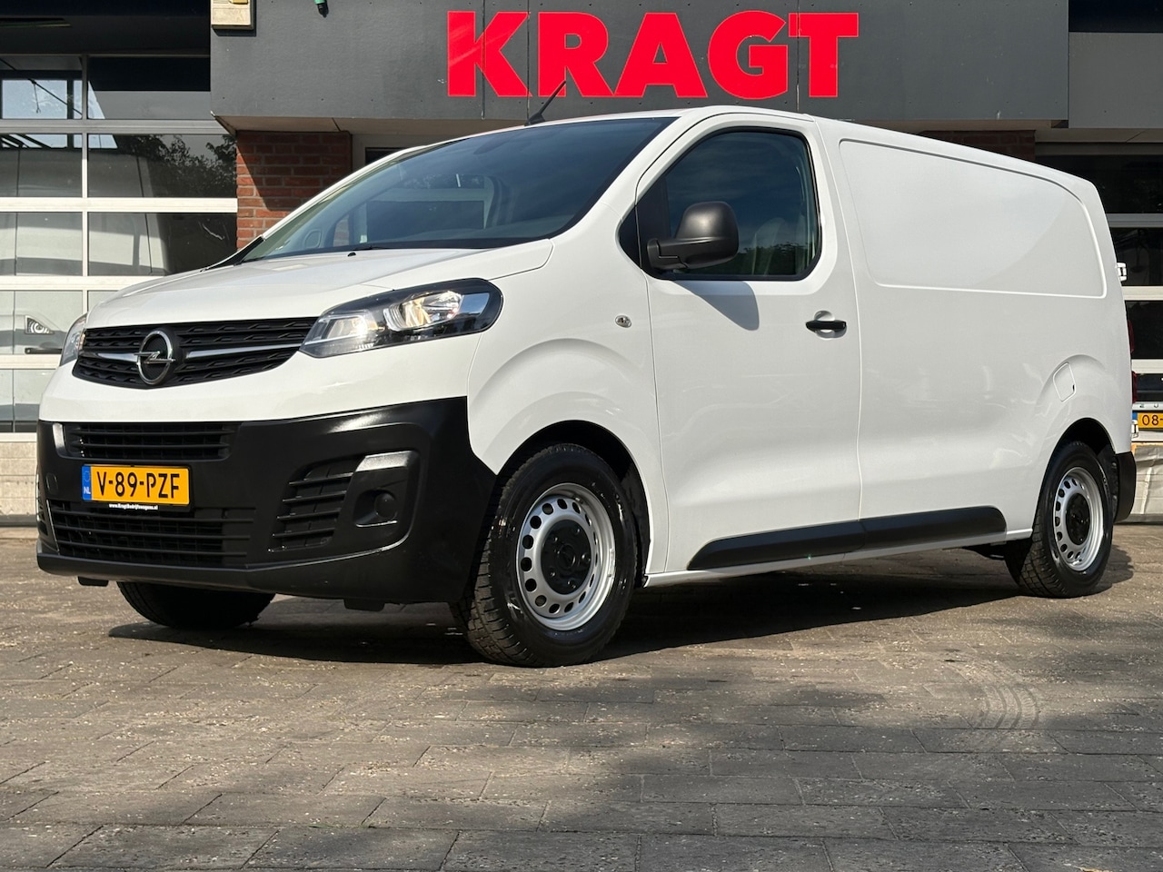 Opel Vivaro - 1.5 CDTI L2H1 Edition|airco|cruise|parkeersensoren achter|bluetooth|drie zitplaatsen|verwa - AutoWereld.nl