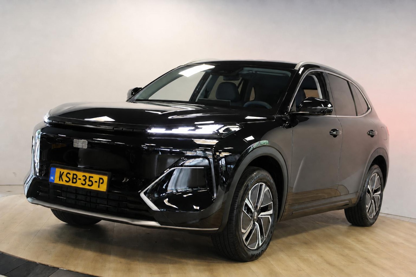 Geely Starray EM-i - 1.5 Pro | Medium Range 18,4 kWh | WLTP 83 km EV | Leer, 18", rijklaar - AutoWereld.nl