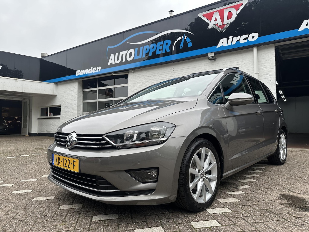 Volkswagen Golf Sportsvan - 1.2 TSI Highline /Automaat/Navi/zomer en winterset/Trekhaak - AutoWereld.nl