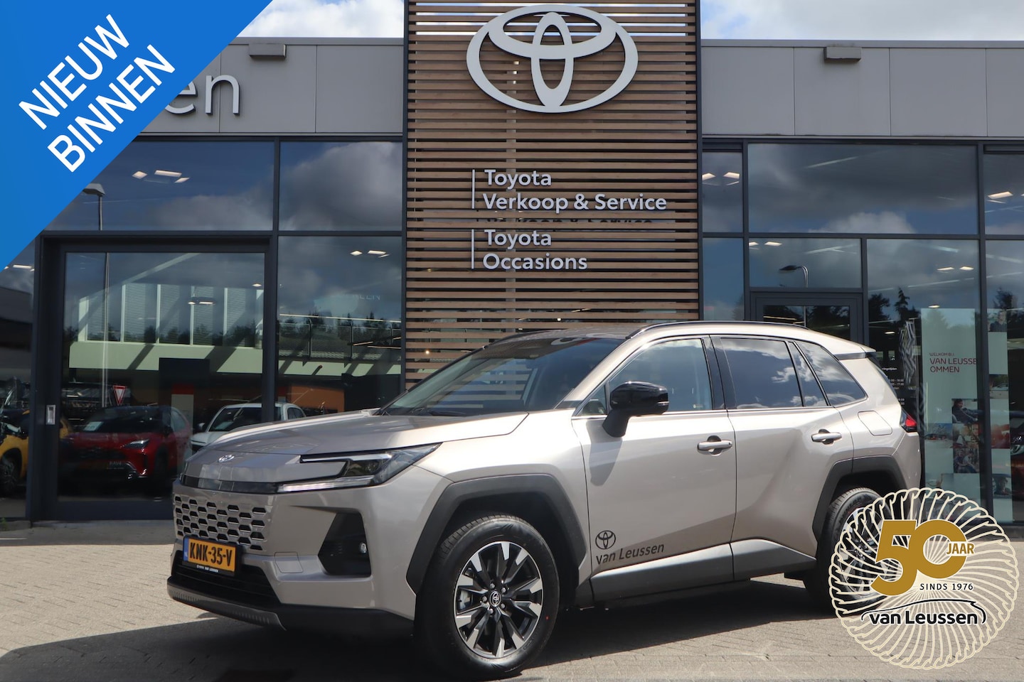 Toyota RAV4 - 2.5 PHEV 2WD DYNAMIC NWE MODEL DIRECT LEVERBAAR! STOEL/STUURVERW. 18"LMV EL-ACHTERKLEP PRI - AutoWereld.nl