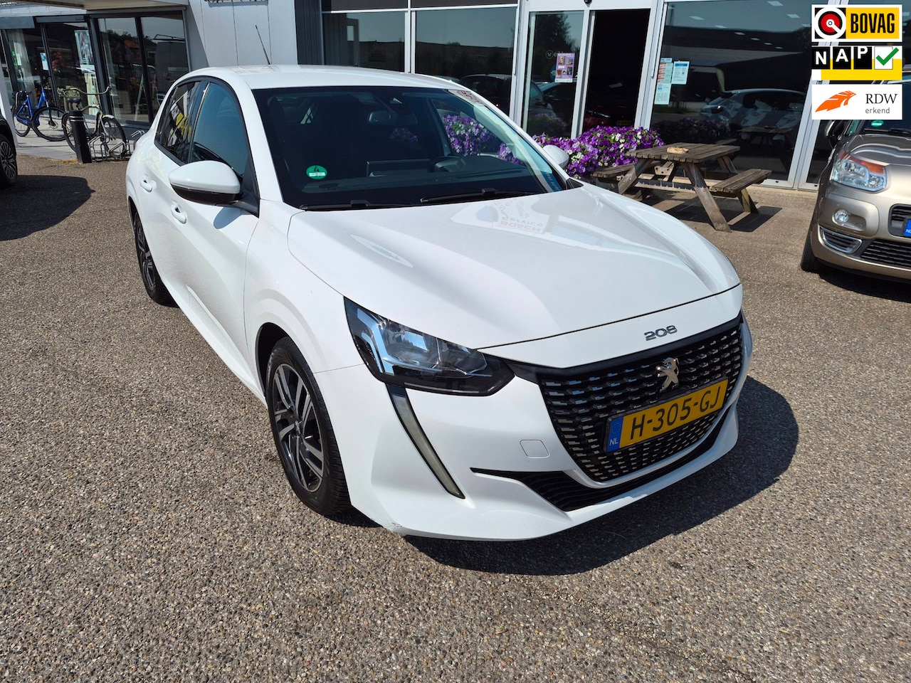 Peugeot 208 - 1.2 PureTech Blue Lease Allure 3D Teller - AutoWereld.nl