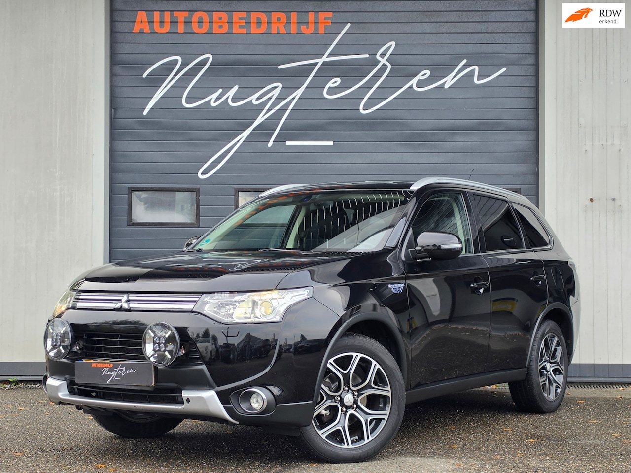 Mitsubishi Outlander - 2.0 PHEV Executive Edition X-Line|Trekhaak|Camera - AutoWereld.nl