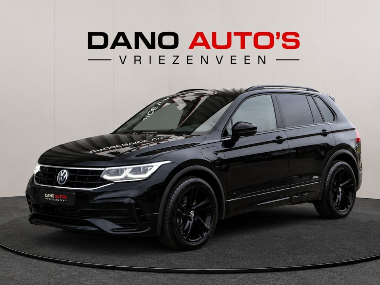 Volkswagen Tiguan - 1.4 TSI R-Line eHybrid Black Edition IQ Light/Camera/ACC - AutoWereld.nl