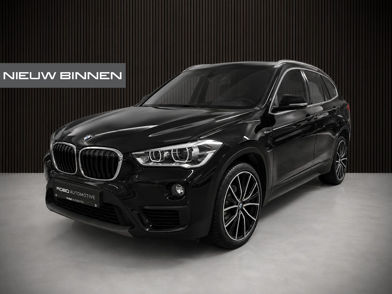 BMW X1 - sDrive18i Executive Edition | Stoelverwarming | Head-Up Display | Cruise Control | Parkeer - AutoWereld.nl