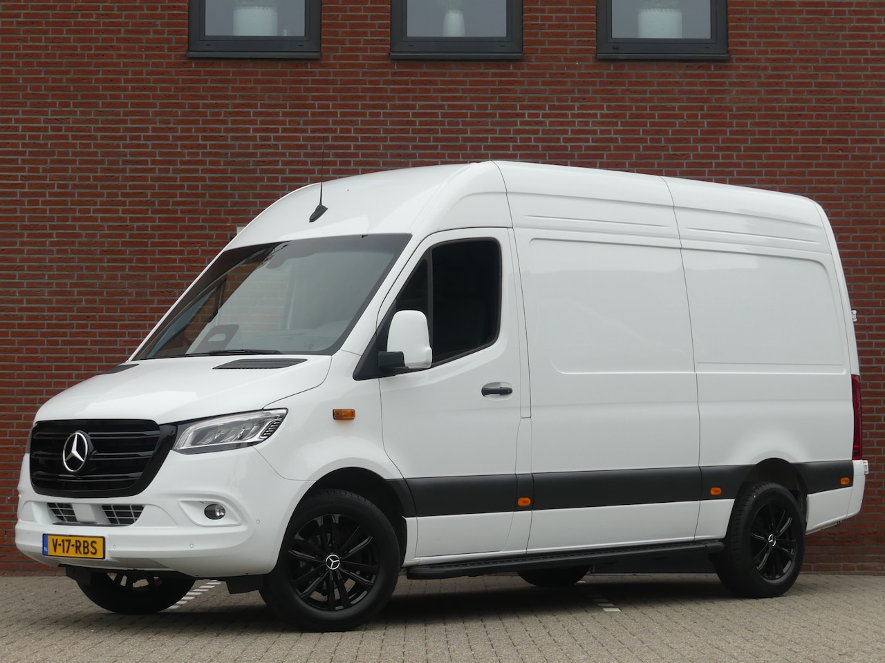 Mercedes-Benz Sprinter - 317 CDI L2H2 LED/Camera/Geveerde stoel/Navigatie Nieuw model - AutoWereld.nl