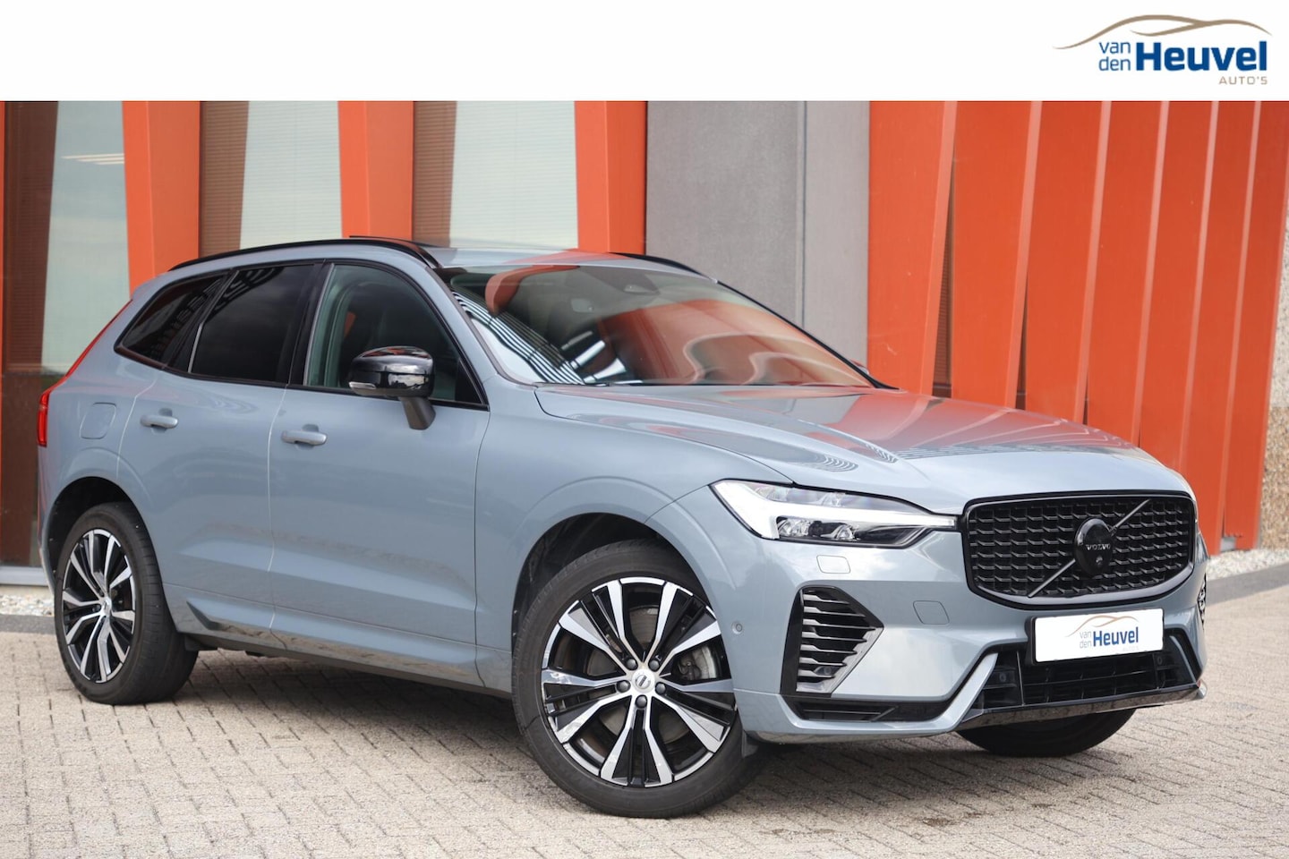 Volvo XC60 - T6 Recharge AWD Plus Dark | Stoelverwarming | 360° Camera| Panoramadak | Long Range | Pilo - AutoWereld.nl
