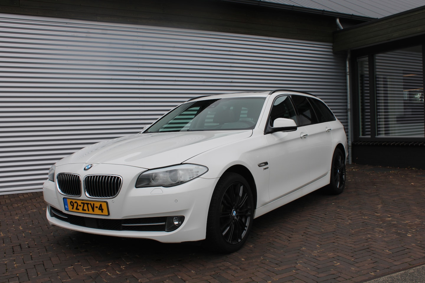 BMW 5-serie Touring - 525xd Executive PANORAMADAK - AutoWereld.nl