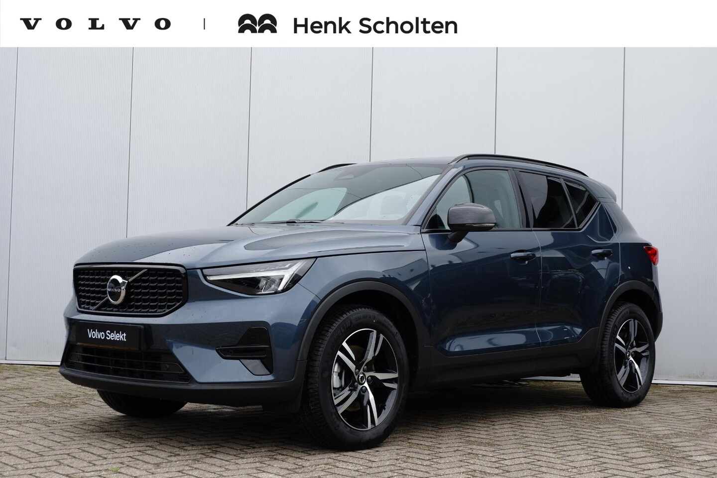 Volvo XC40 - B4 Plus Dark | Trekhaak | Panoramadak | Verwarmbare voorstoelen, voorruit en stuurwiel | - AutoWereld.nl