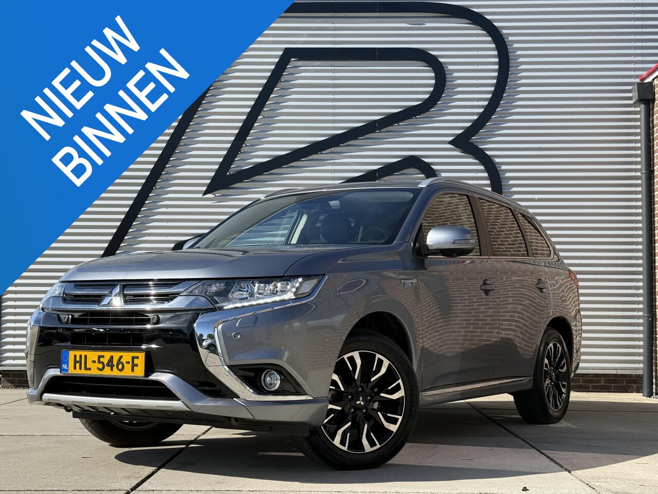 Mitsubishi Outlander - 2.0 PHEV instyle+ 1e Eigenaar|Navi|Opendak|Camera|Trekhaak|Clima|Cruise|Leder|PDC|N.A.P|So - AutoWereld.nl