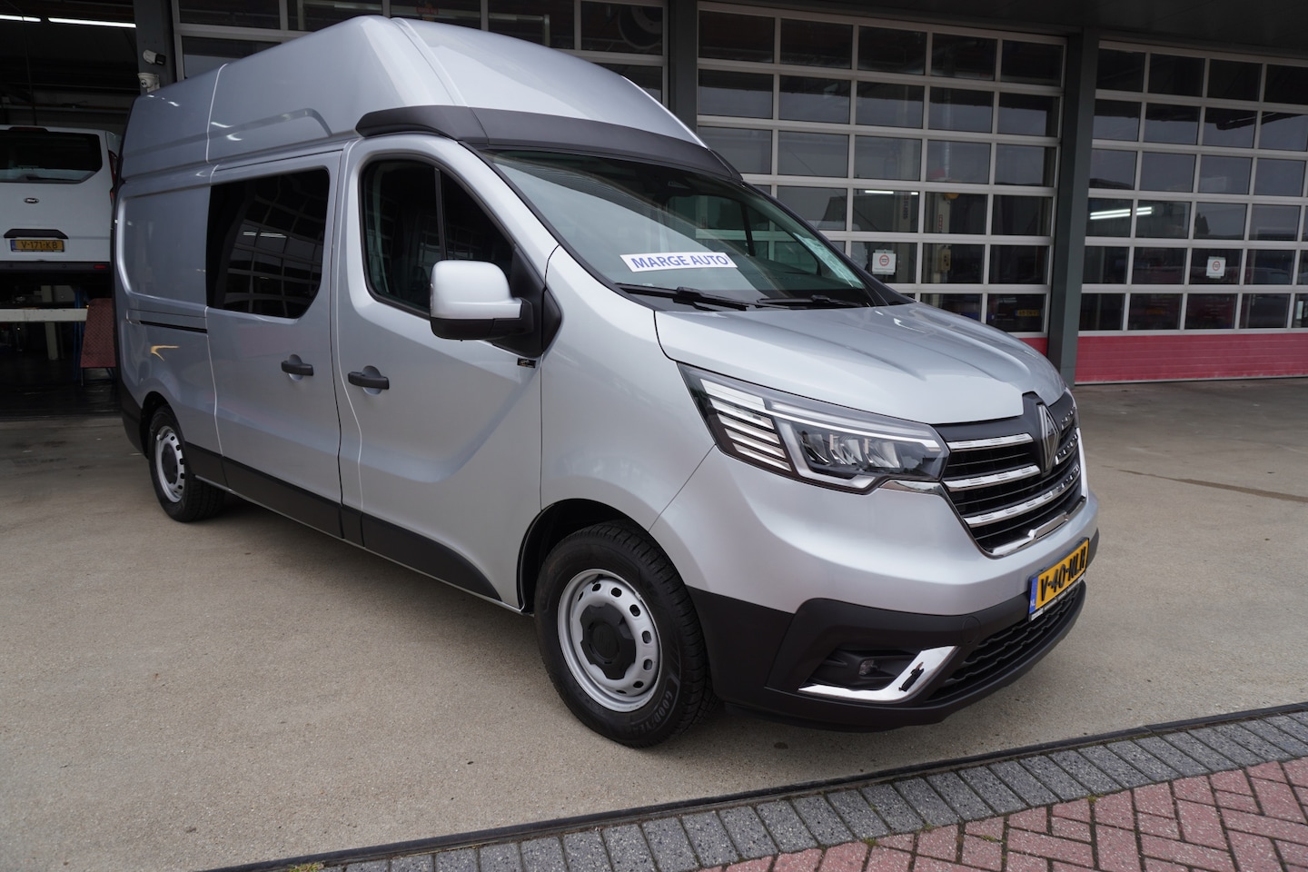 Renault Trafic - 2.0 Blue dCi 170PK T30 L2H2 Ideaal voor camperombouw nr. V186 | Airco | Cruise | Navi | tr - AutoWereld.nl