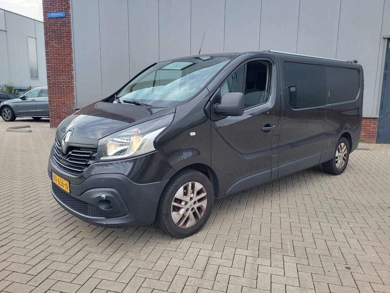 Renault Trafic - 1.6 dCi T29 L2H1 DC Comfort AIRCO 6 BAK DUBBELE CABINE ZWART 2016 - AutoWereld.nl